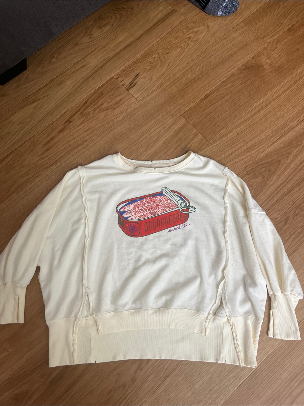 We The Free Women’s  Cream Graphic Sweatshirt- sardine combo size XS